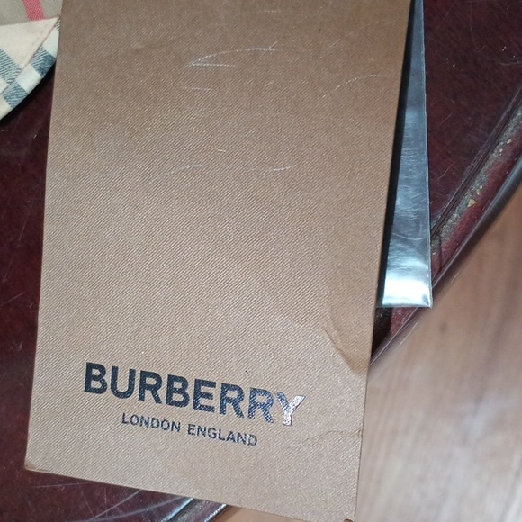 Burberry - Picture 3 of 3